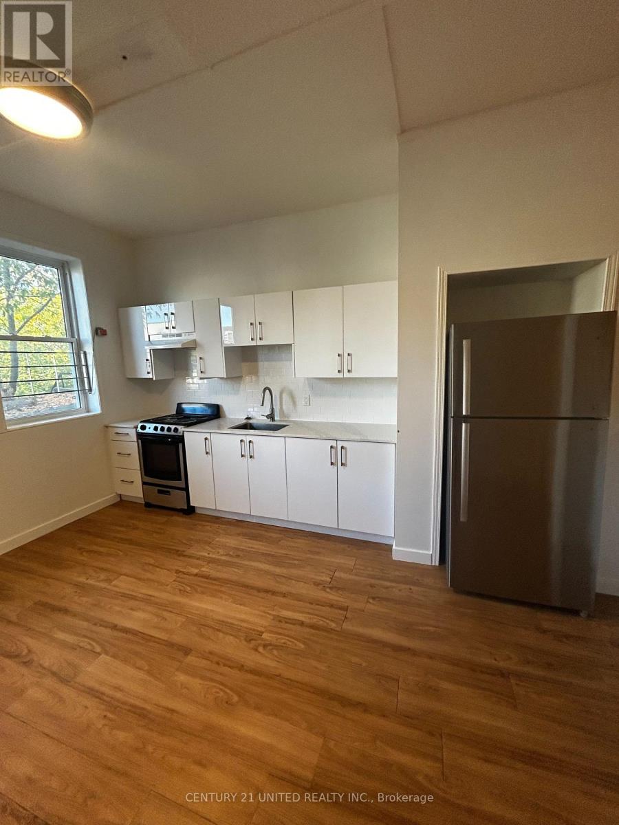 2 - 174.5 Hunter Street W, Peterborough (Town Ward 3), Ontario  K9H 2L2 - Photo 2 - X12454825