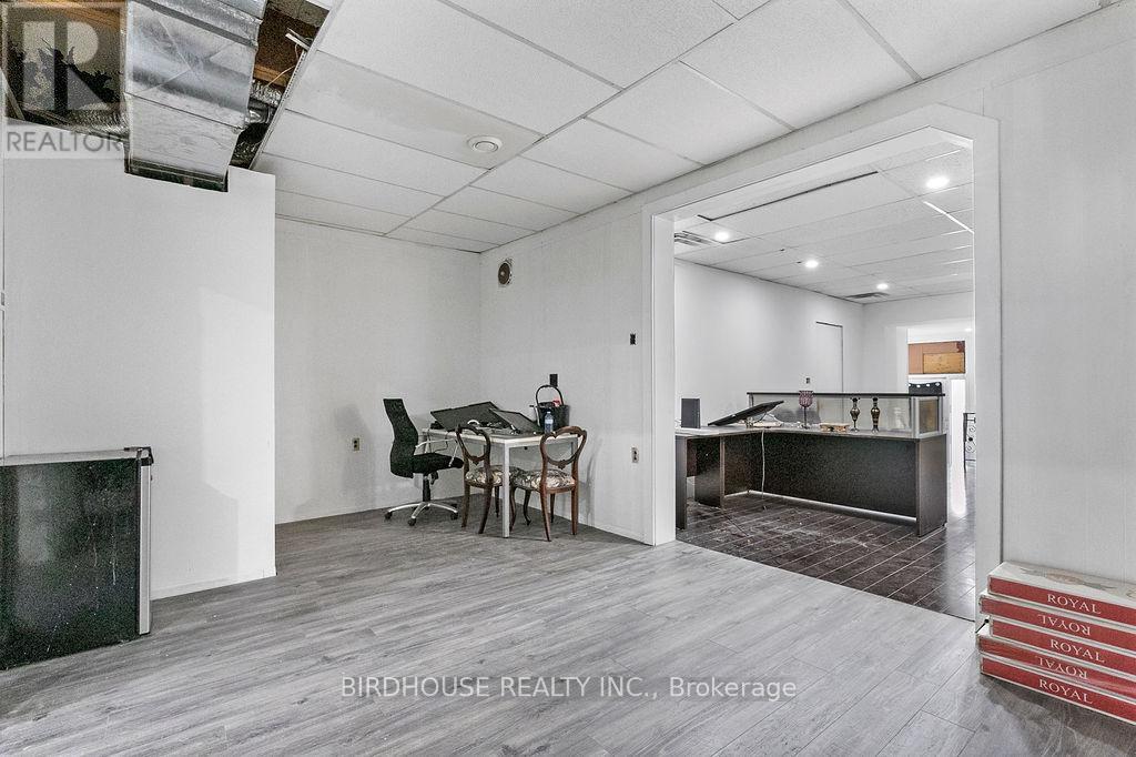 60 Lindsay Street S, Kawartha Lakes (Lindsay), Ontario  K9V 2M2 - Photo 10 - X12454944