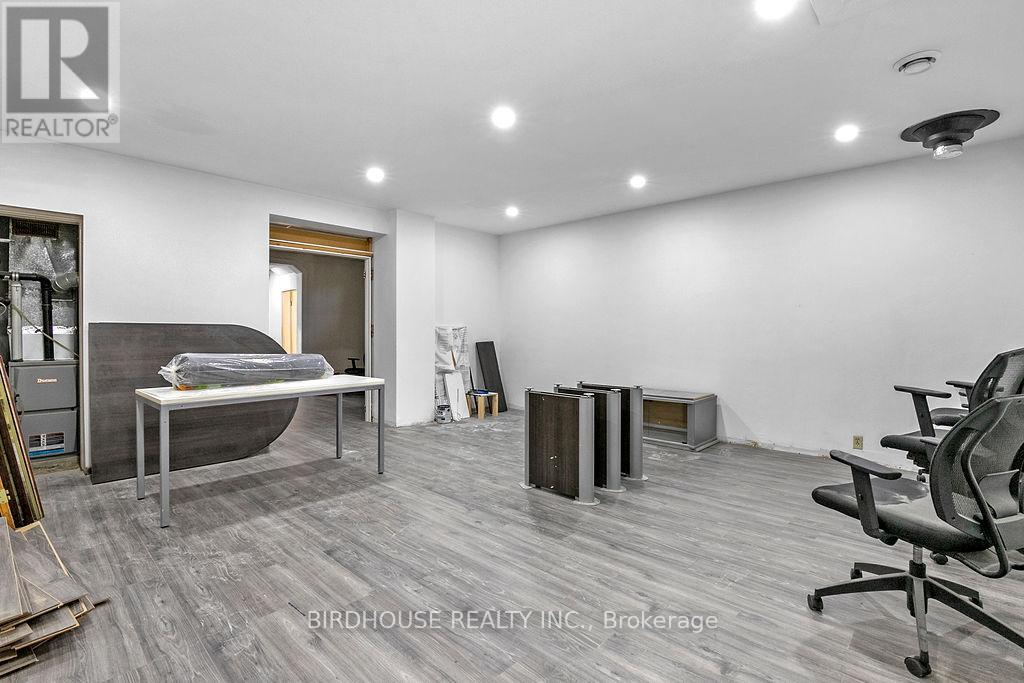 60 Lindsay Street S, Kawartha Lakes (Lindsay), Ontario  K9V 2M2 - Photo 14 - X12454944