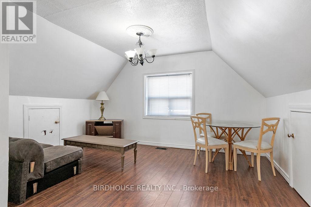 60 Lindsay Street S, Kawartha Lakes (Lindsay), Ontario  K9V 2M2 - Photo 15 - X12454944