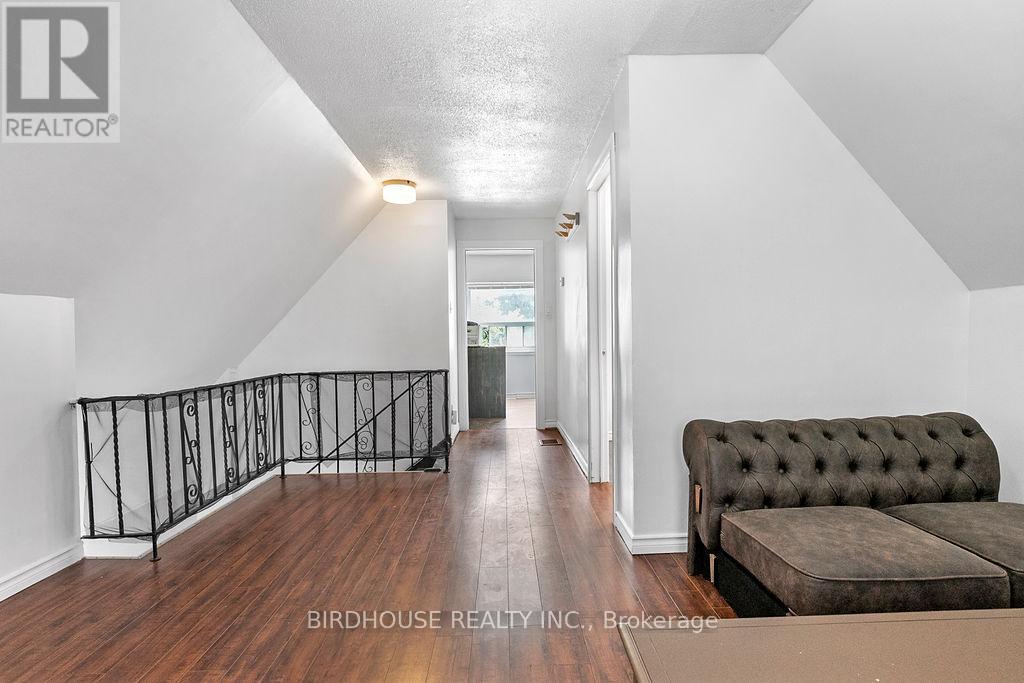 60 Lindsay Street S, Kawartha Lakes (Lindsay), Ontario  K9V 2M2 - Photo 16 - X12454944