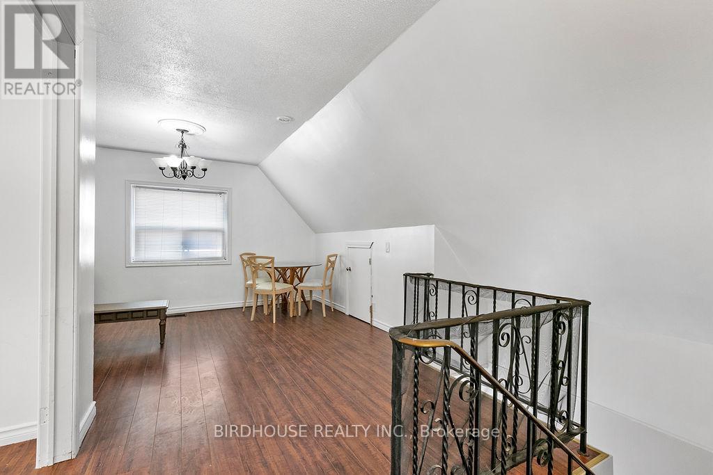 60 Lindsay Street S, Kawartha Lakes (Lindsay), Ontario  K9V 2M2 - Photo 18 - X12454944