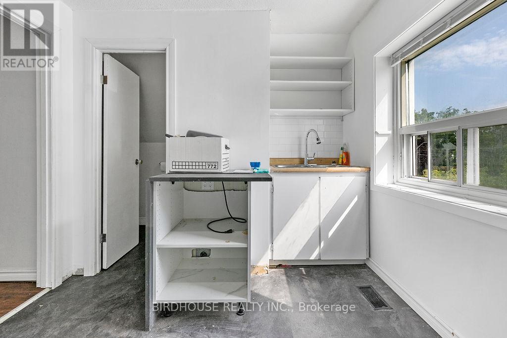 60 Lindsay Street S, Kawartha Lakes (Lindsay), Ontario  K9V 2M2 - Photo 20 - X12454944