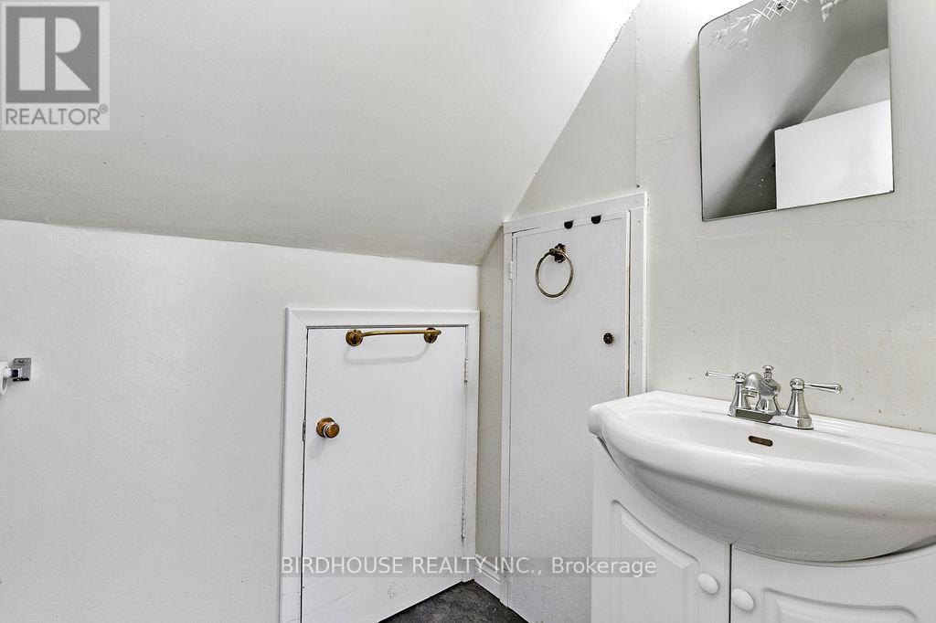 60 Lindsay Street S, Kawartha Lakes (Lindsay), Ontario  K9V 2M2 - Photo 21 - X12454944