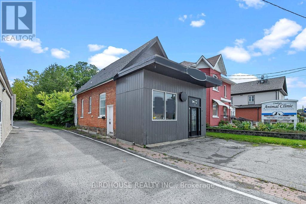 60 Lindsay Street S, Kawartha Lakes (Lindsay), Ontario  K9V 2M2 - Photo 4 - X12454944