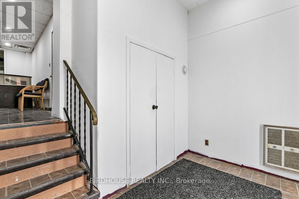 60 Lindsay Street S, Kawartha Lakes (Lindsay), Ontario  K9V 2M2 - Photo 6 - X12454944