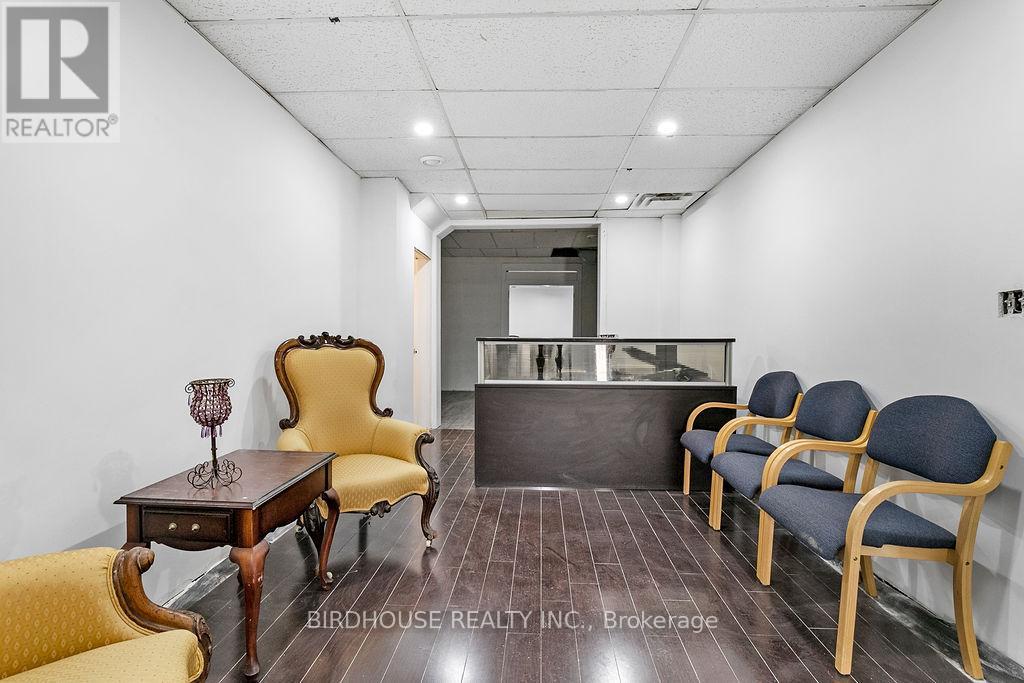 60 Lindsay Street S, Kawartha Lakes (Lindsay), Ontario  K9V 2M2 - Photo 7 - X12454944