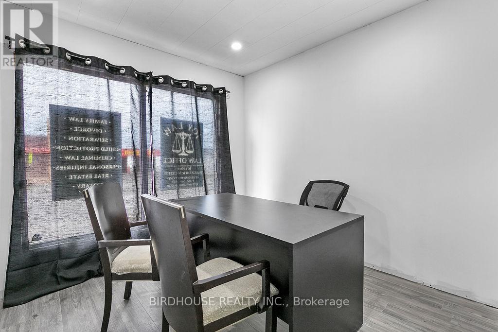 60 Lindsay Street S, Kawartha Lakes (Lindsay), Ontario  K9V 2M2 - Photo 8 - X12454944