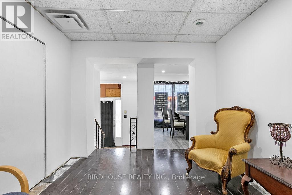 60 Lindsay Street S, Kawartha Lakes (Lindsay), Ontario  K9V 2M2 - Photo 9 - X12454944