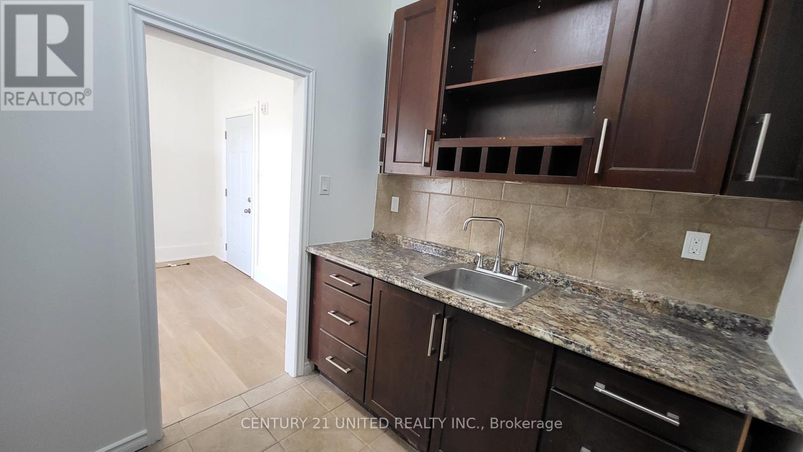 7 - 172.5 Hunter Street, Peterborough (Town Ward 3), Ontario  K9H 2L2 - Photo 4 - X12455023