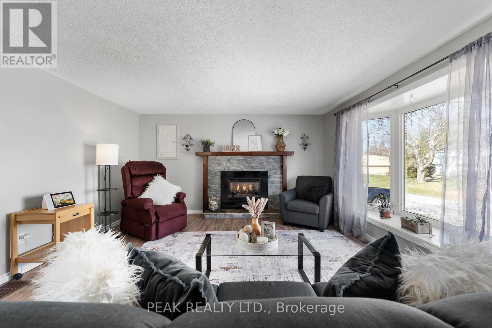 71 Bluffs Road, Clarington (Newcastle), Ontario  L1B 1A6 - Photo 11 - E12455324