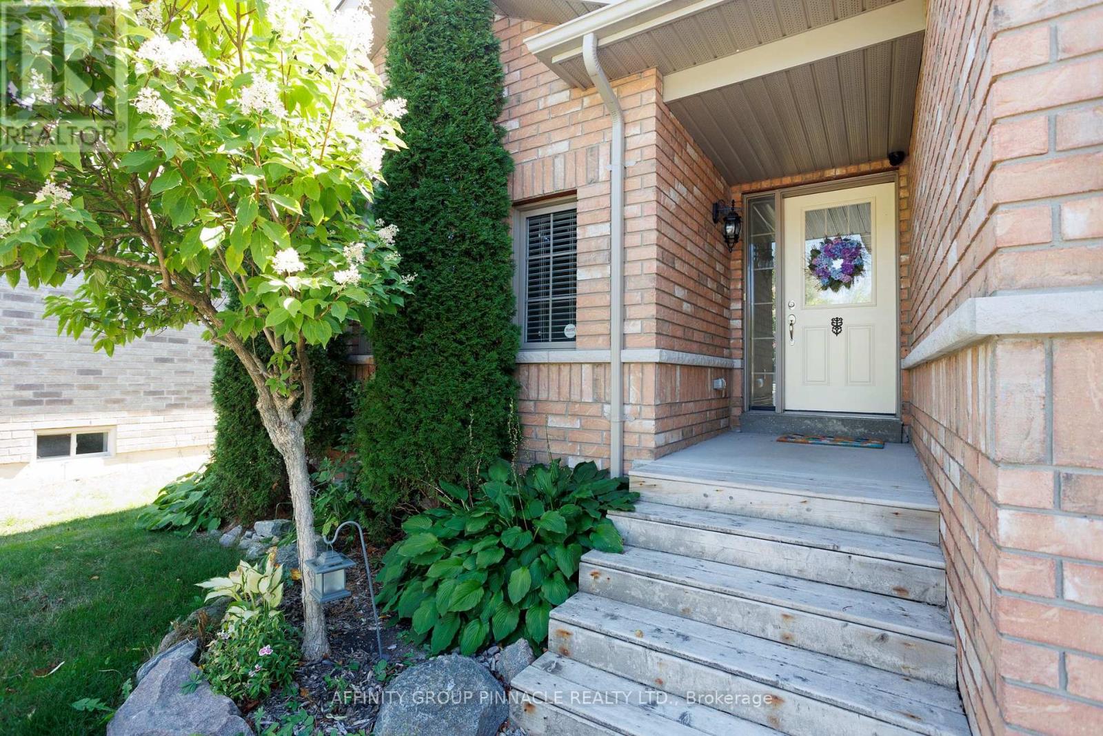 103 Cook Street, Kawartha Lakes (Lindsay), Ontario  K9V 0K8 - Photo 2 - X12455266