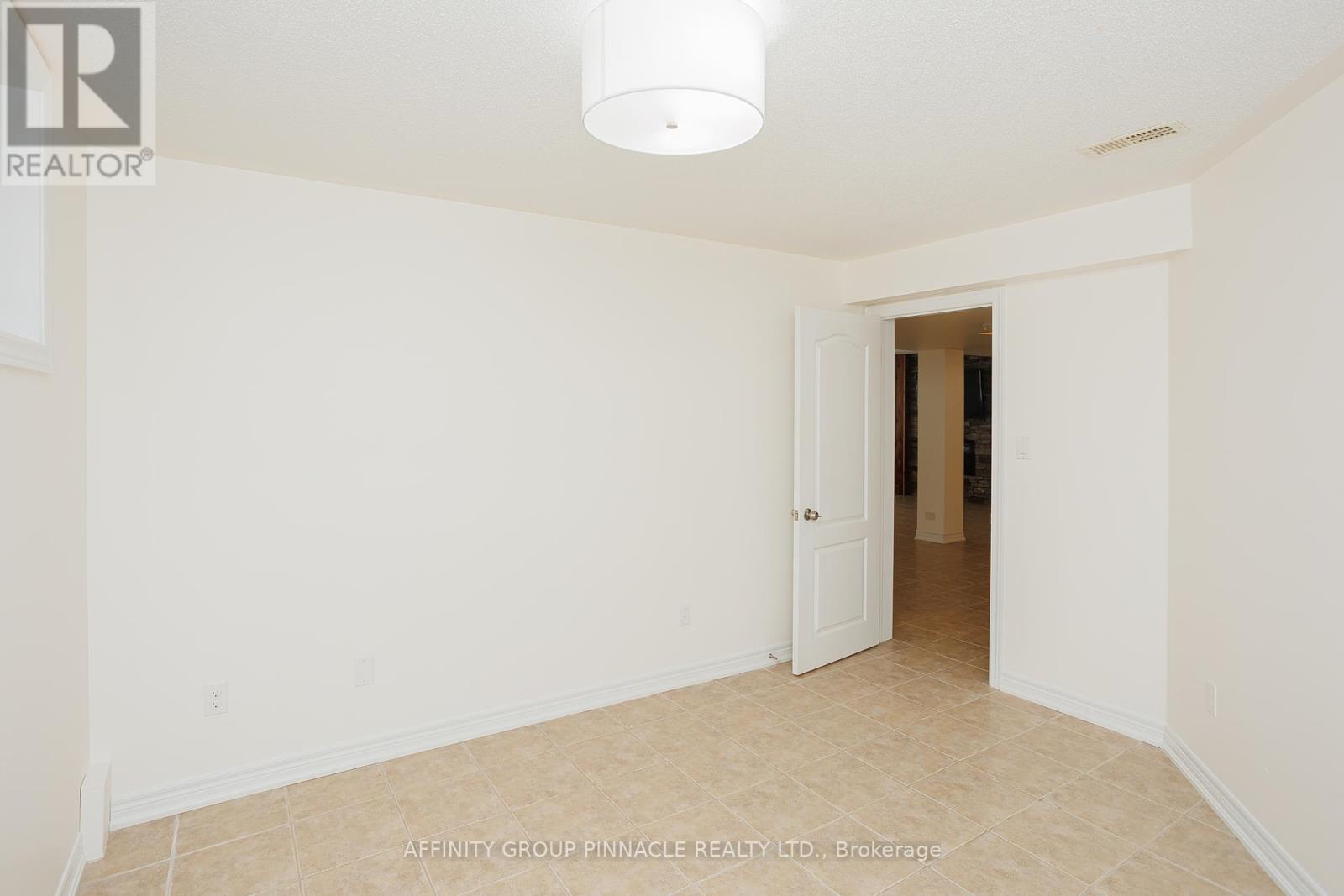 103 Cook Street, Kawartha Lakes (Lindsay), Ontario  K9V 0K8 - Photo 39 - X12455266