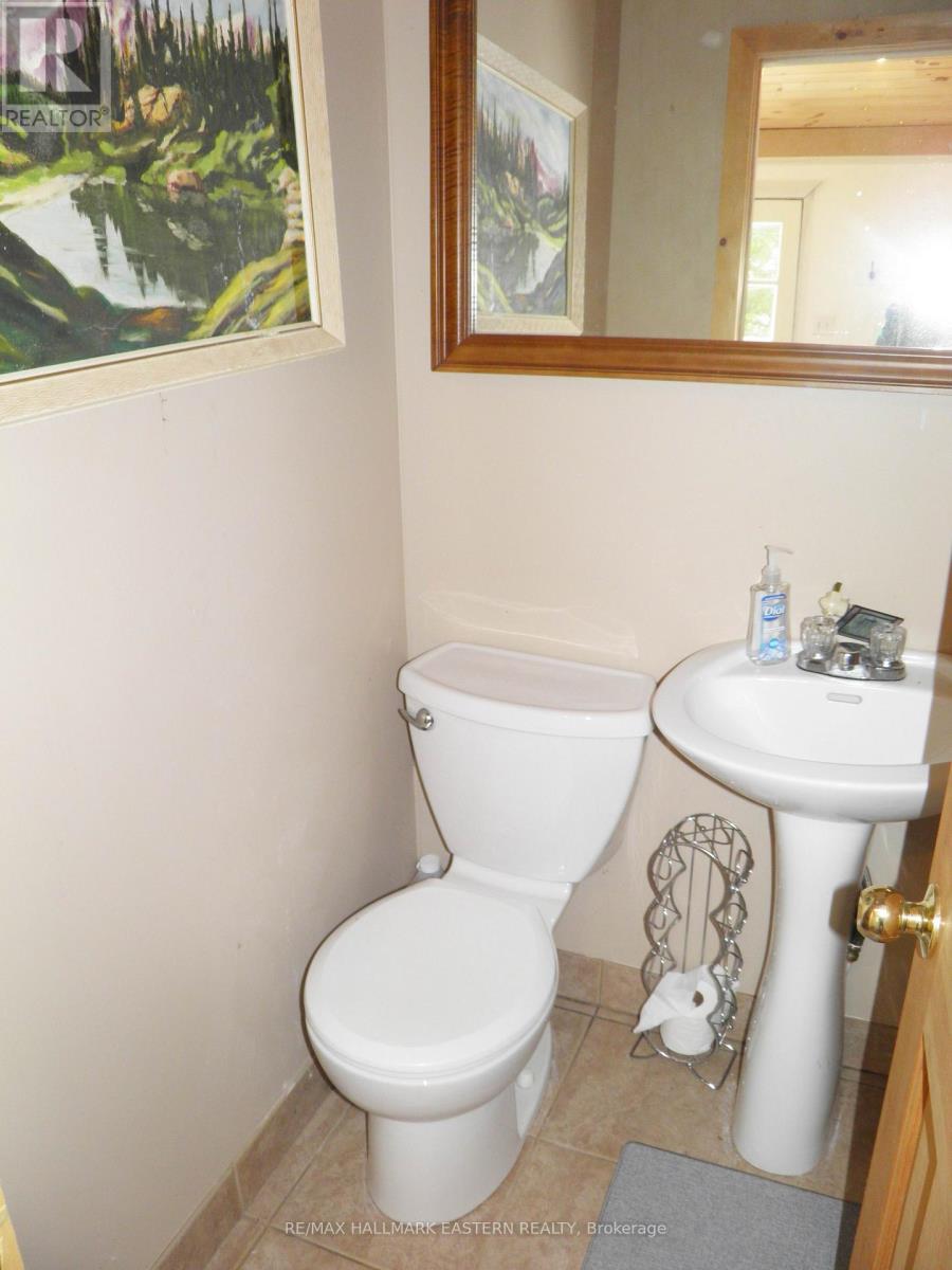 106 Lakeview Crescent, North Kawartha, Ontario  K0L 1A0 - Photo 11 - X12455318