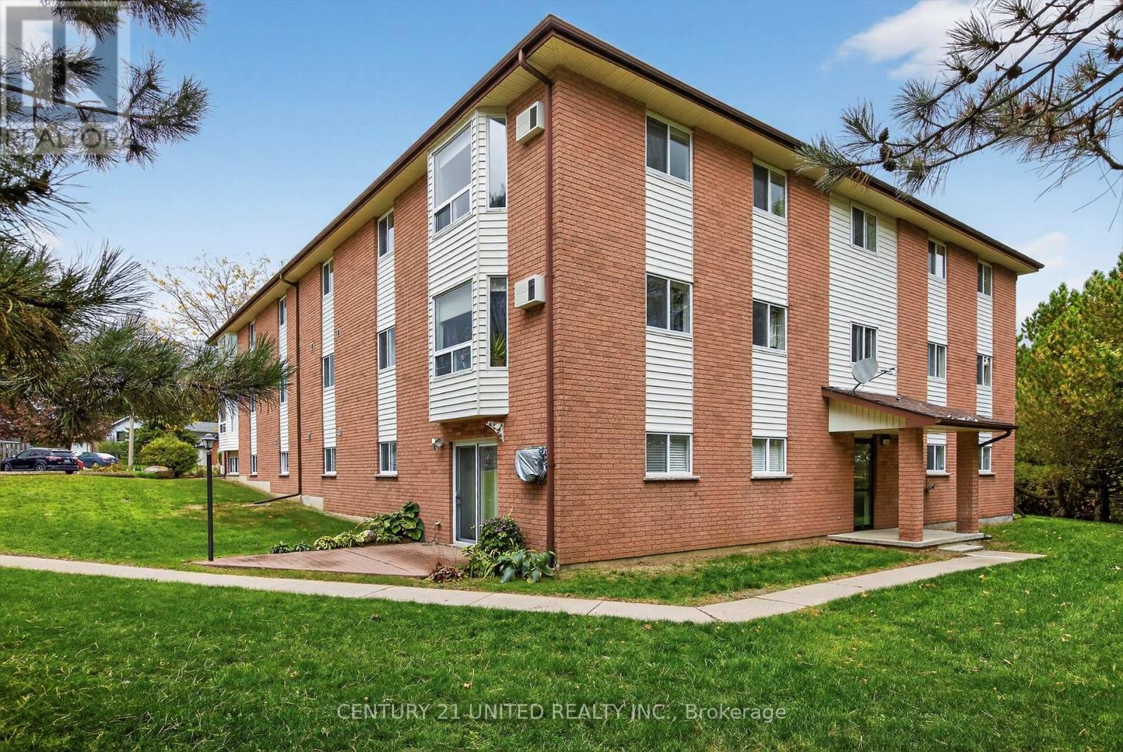 303 - 2020 Mapleridge Drive, Peterborough (Monaghan Ward 2), Ontario  K9K 1W2 - Photo 5 - X12456022