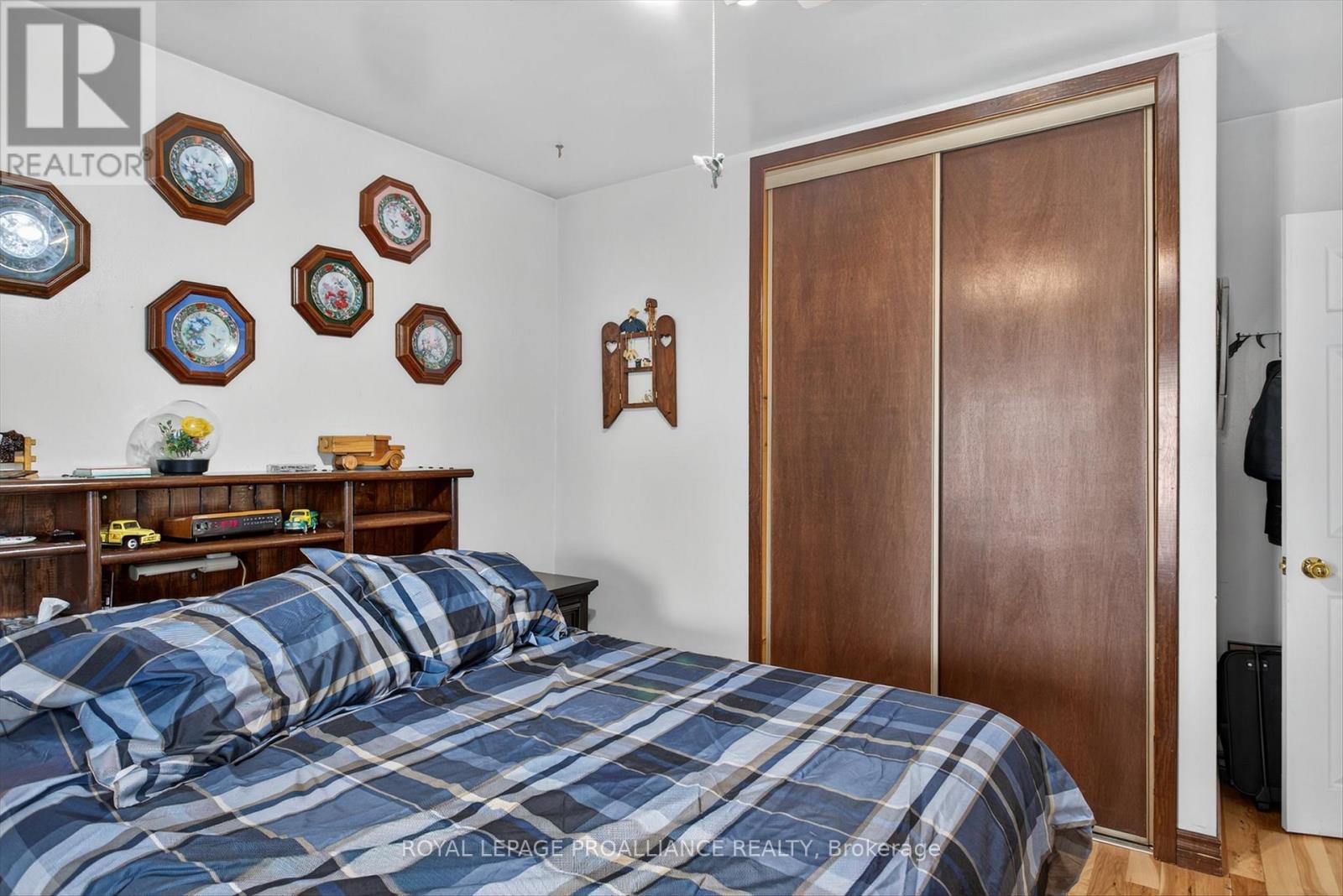 841 St. Marys Street, Peterborough (Otonabee Ward 1), Ontario  K9J 4H4 - Photo 18 - X12456214