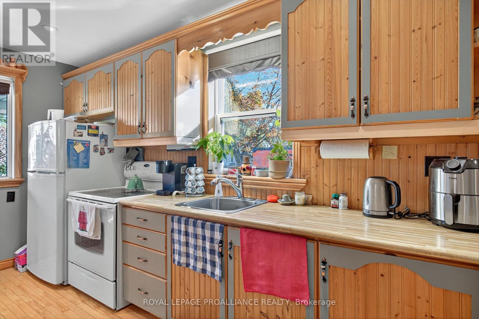 841 St. Marys Street, Peterborough (Otonabee Ward 1), Ontario  K9J 4H4 - Photo 8 - X12456214