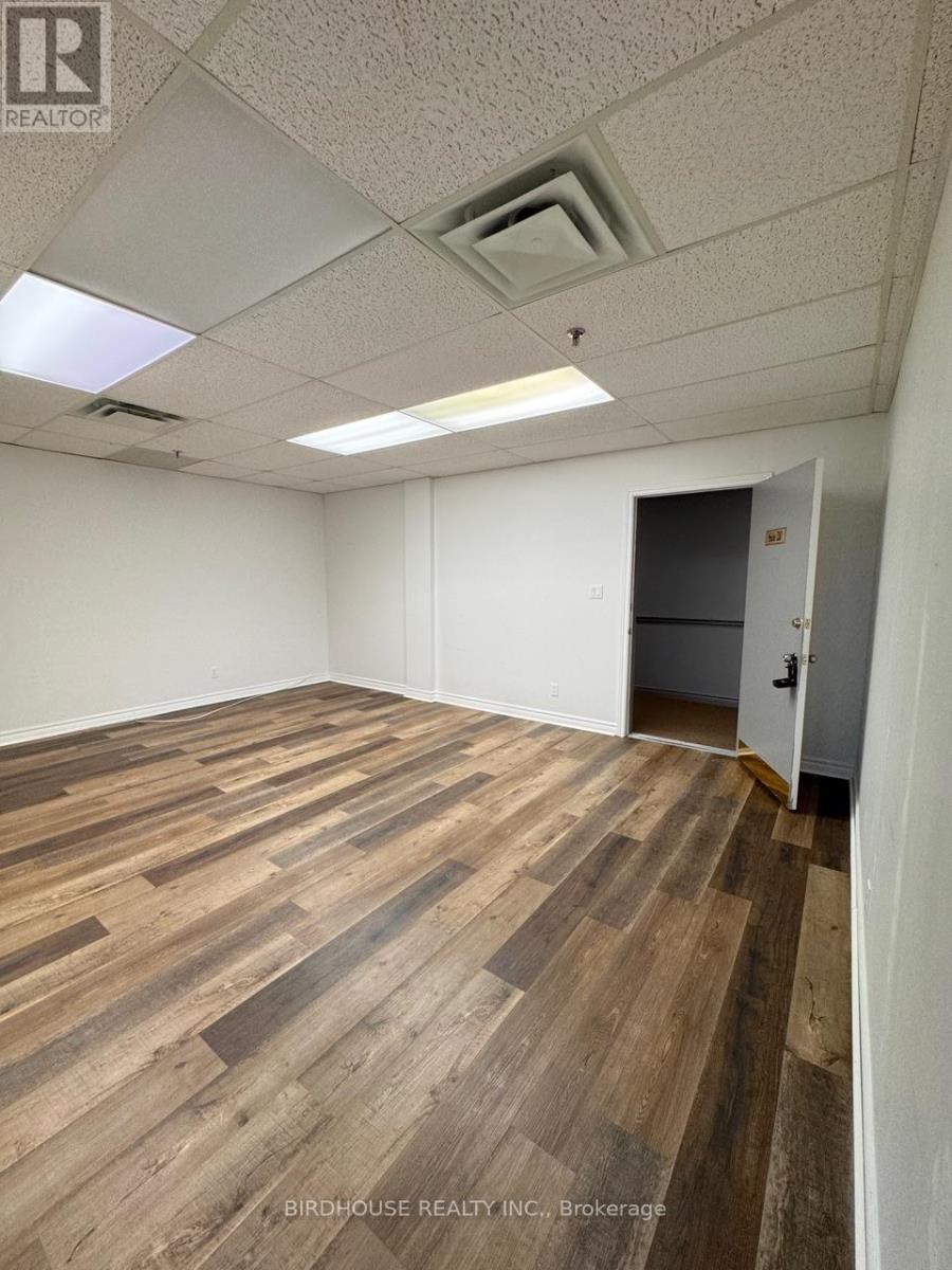 210 - 55 Mary Street W, Kawartha Lakes (Lindsay), Ontario  K9V 2N6 - Photo 2 - X12456557