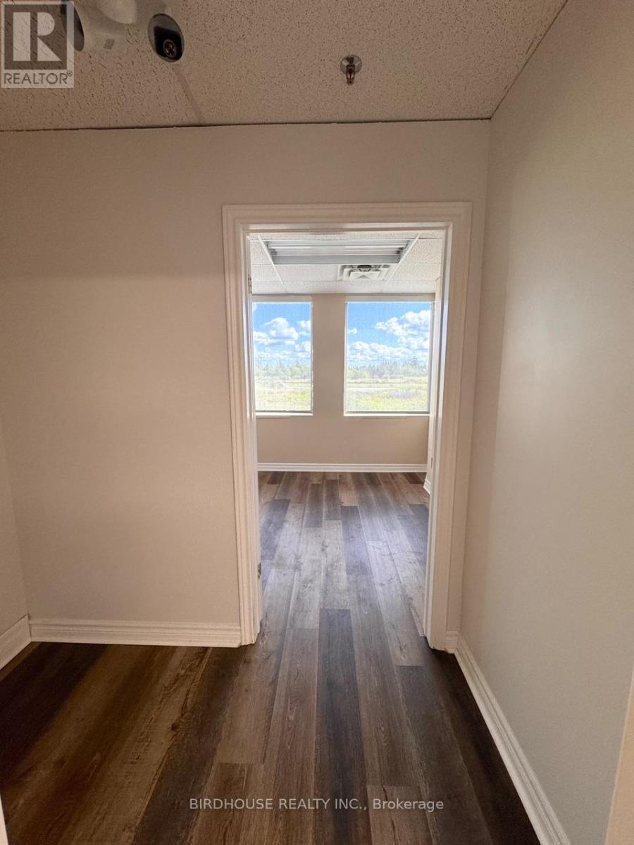 210 - 55 Mary Street W, Kawartha Lakes (Lindsay), Ontario  K9V 2N6 - Photo 3 - X12456557