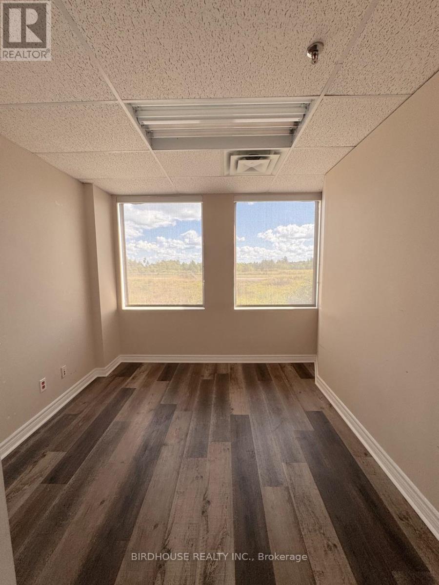 210 - 55 Mary Street W, Kawartha Lakes (Lindsay), Ontario  K9V 2N6 - Photo 4 - X12456557