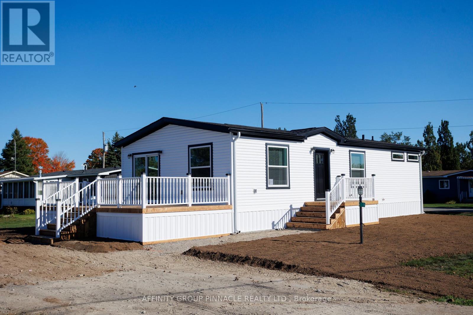 1 Vista Drive, Kawartha Lakes (Lindsay), Ontario  K9V 0H7 - Photo 1 - X12457033