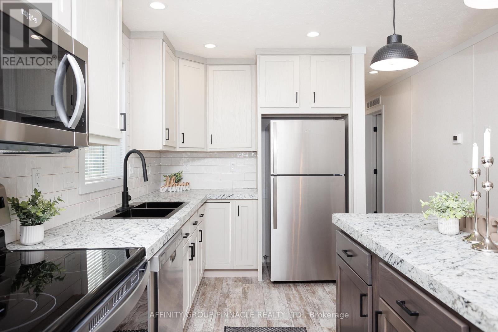 1 Vista Drive, Kawartha Lakes (Lindsay), Ontario  K9V 0H7 - Photo 22 - X12457033