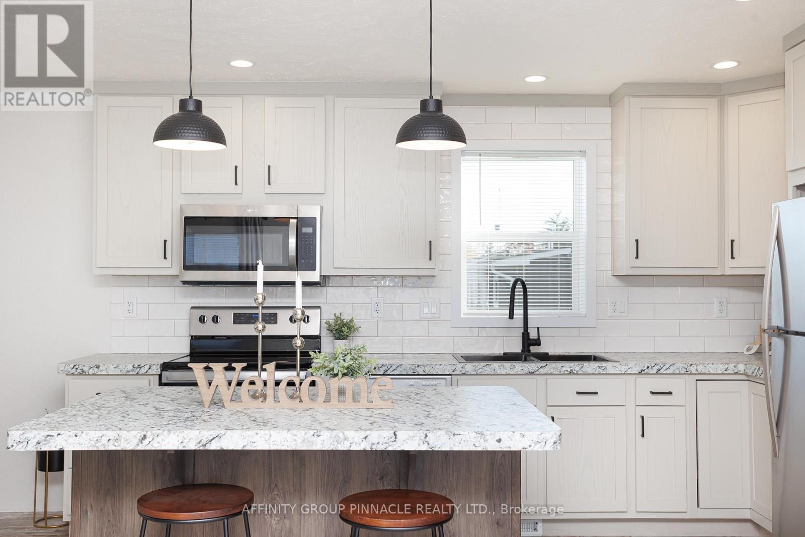 1 Vista Drive, Kawartha Lakes (Lindsay), Ontario  K9V 0H7 - Photo 25 - X12457033