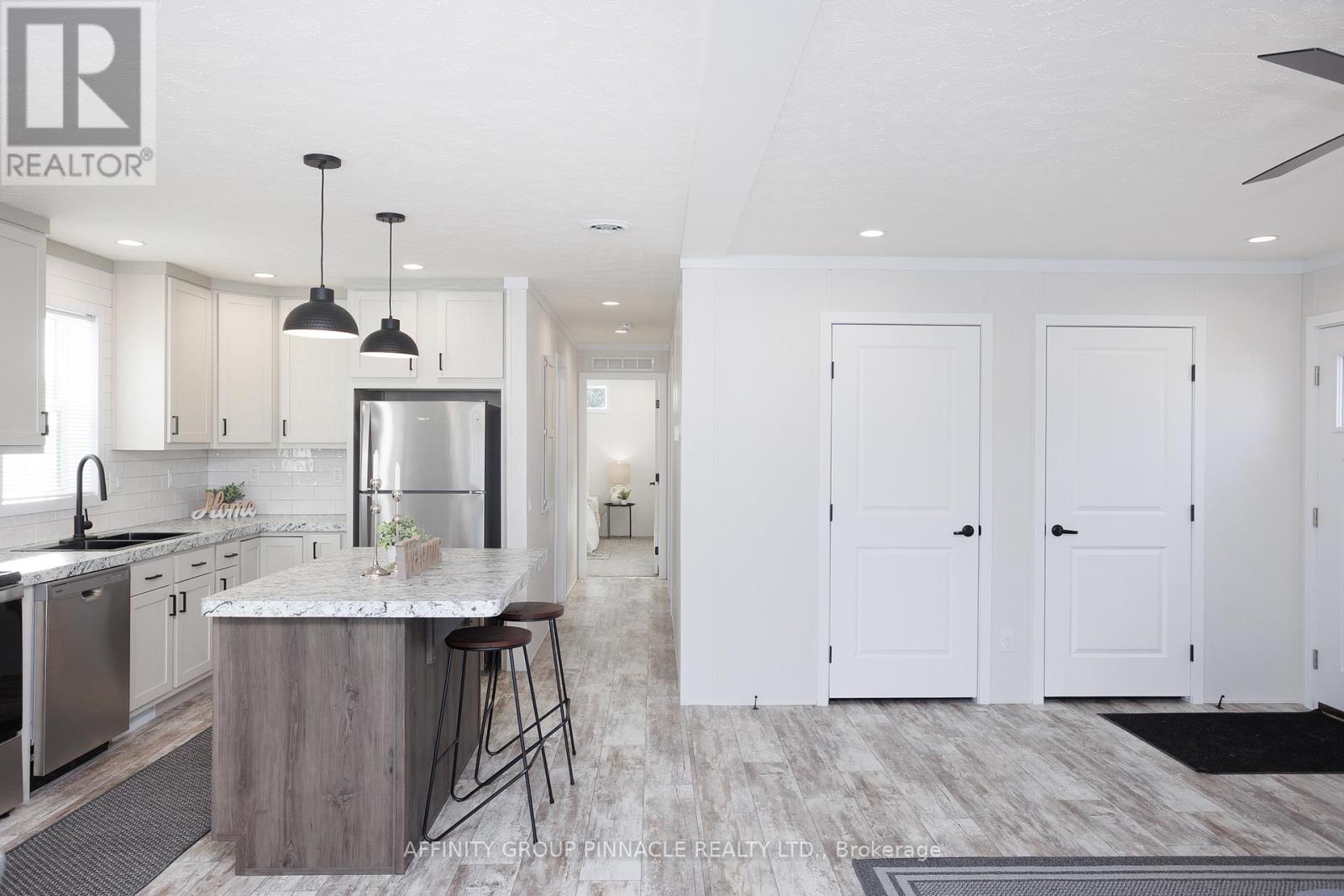 1 Vista Drive, Kawartha Lakes (Lindsay), Ontario  K9V 0H7 - Photo 26 - X12457033