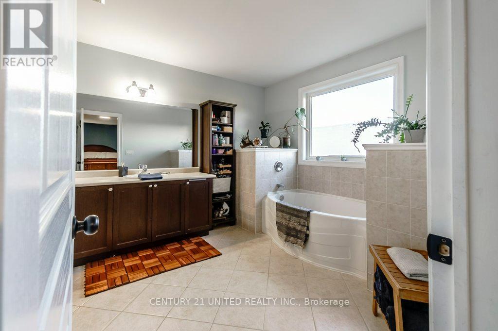 810 Hargrove Trail, Peterborough (Ashburnham Ward 4), Ontario  K9L 0B6 - Photo 23 - X12457265