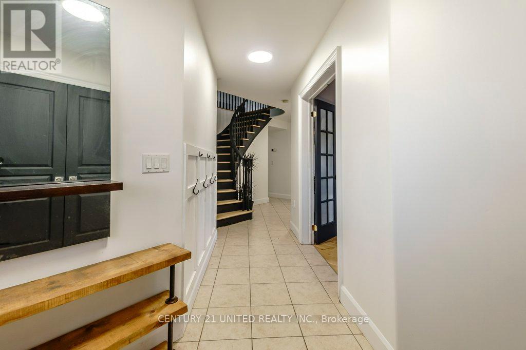 810 Hargrove Trail, Peterborough (Ashburnham Ward 4), Ontario  K9L 0B6 - Photo 4 - X12457265