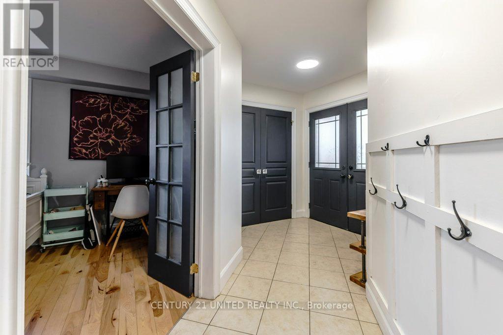 810 Hargrove Trail, Peterborough (Ashburnham Ward 4), Ontario  K9L 0B6 - Photo 5 - X12457265