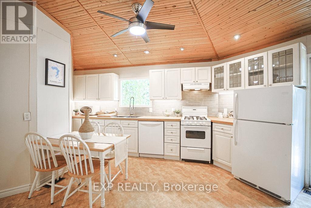565 West Diamond Lake Road, Hastings Highlands (Herschel Ward), Ontario  K0L 2A0 - Photo 11 - X12457368