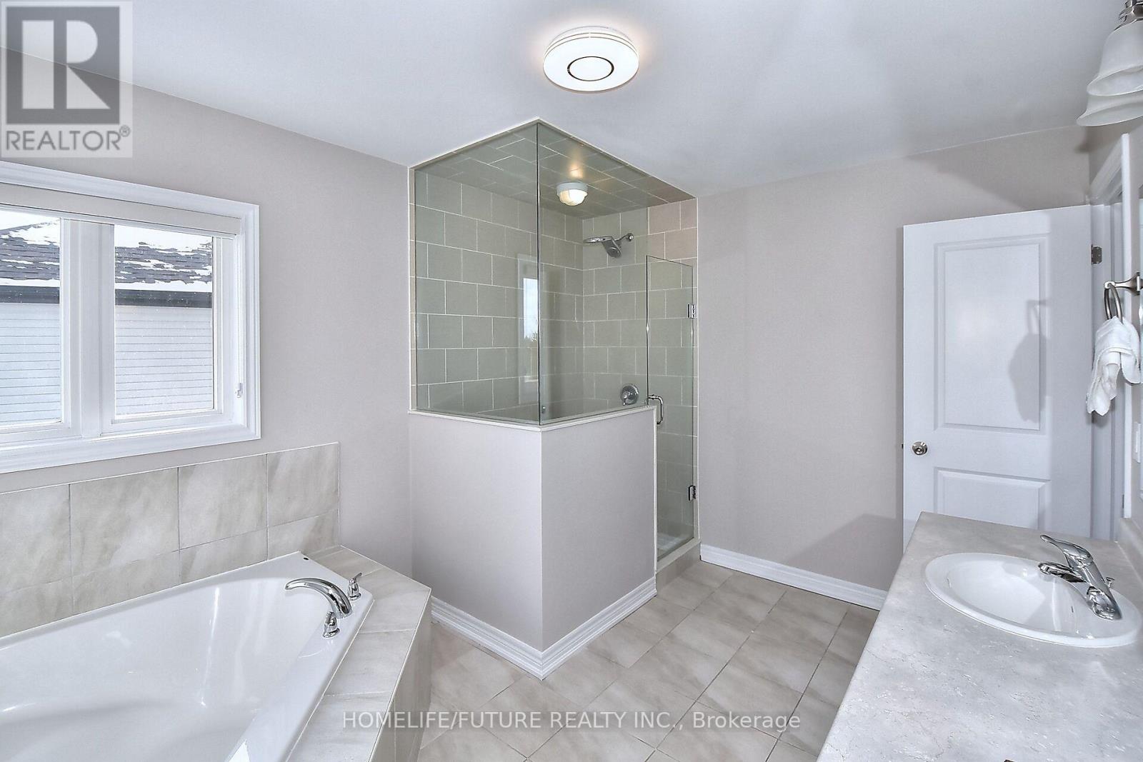 656 Lemay Grove, Peterborough (Monaghan Ward 2), Ontario  K9K 0H8 - Photo 25 - X12457582