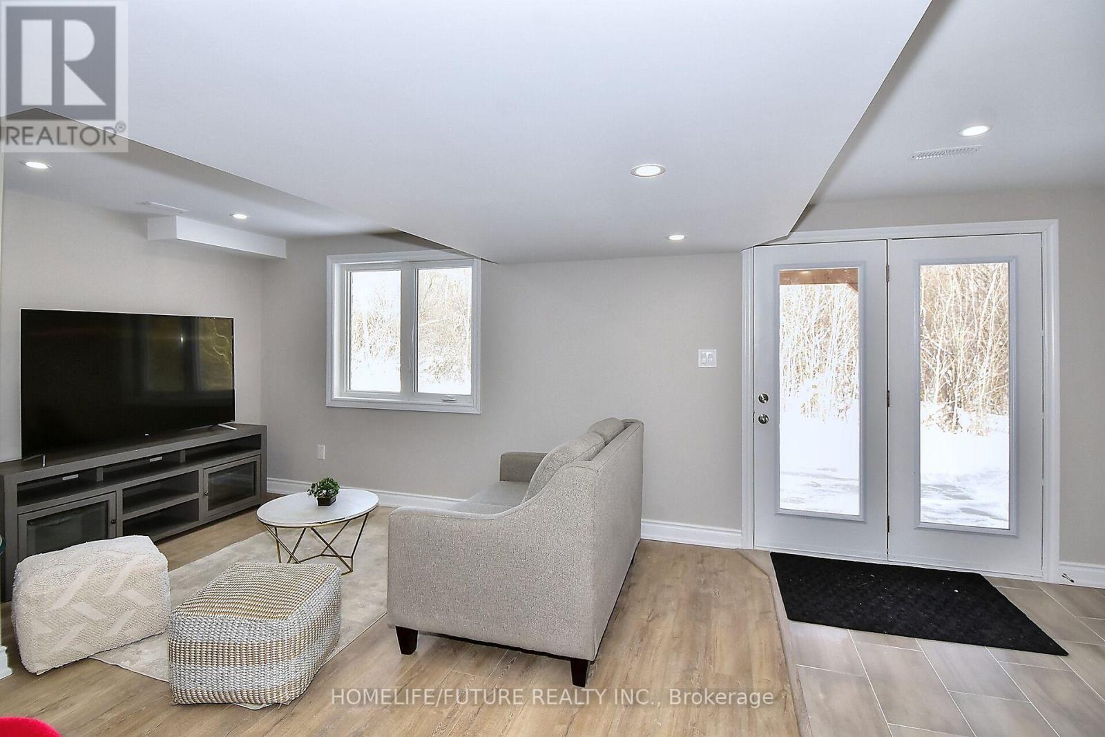 656 Lemay Grove, Peterborough (Monaghan Ward 2), Ontario  K9K 0H8 - Photo 36 - X12457582