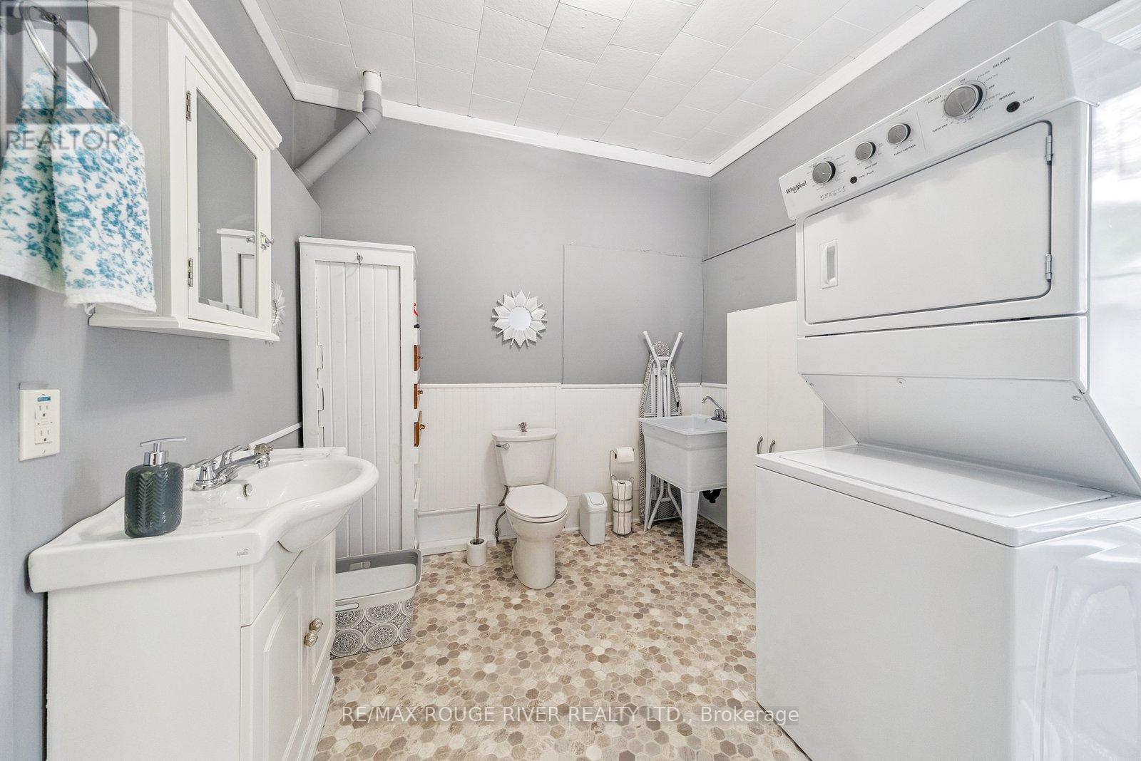 21 Centre Avenue, Trent Hills (Warkworth), Ontario  K0L 1L0 - Photo 12 - X12459339