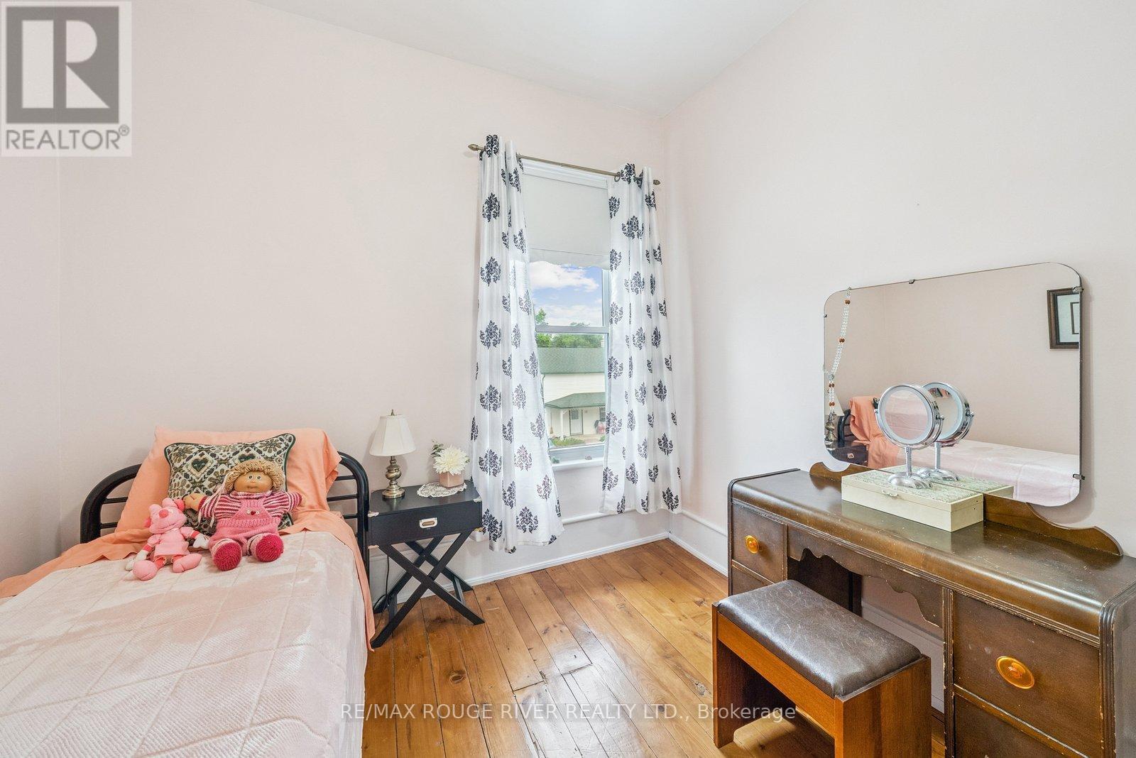 21 Centre Avenue, Trent Hills (Warkworth), Ontario  K0L 1L0 - Photo 15 - X12459339