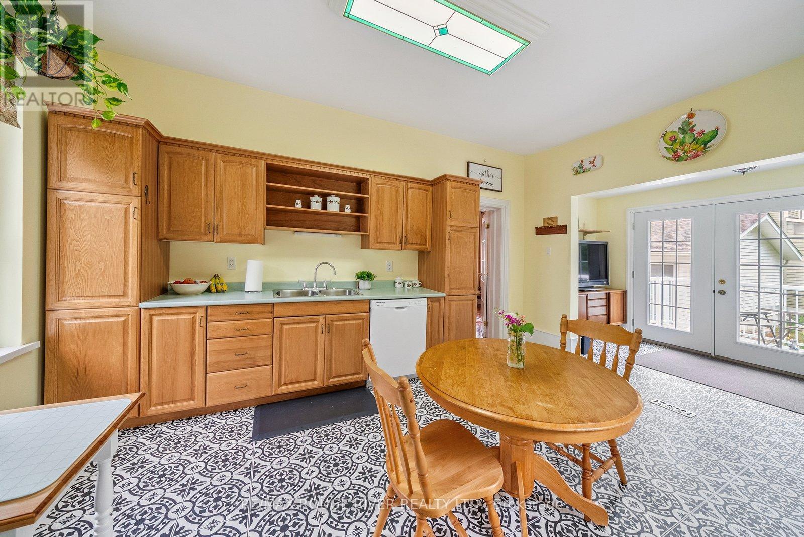 21 Centre Avenue, Trent Hills (Warkworth), Ontario  K0L 1L0 - Photo 7 - X12459339