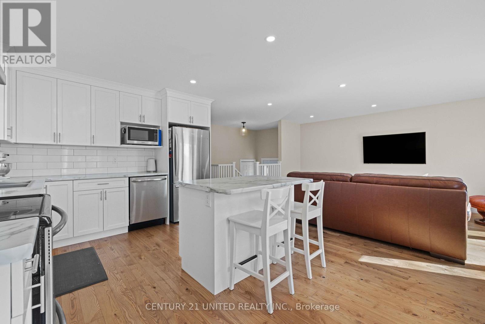392 Wellington Street, Peterborough (Northcrest Ward 5), Ontario  K9H 5C2 - Photo 8 - X12459680