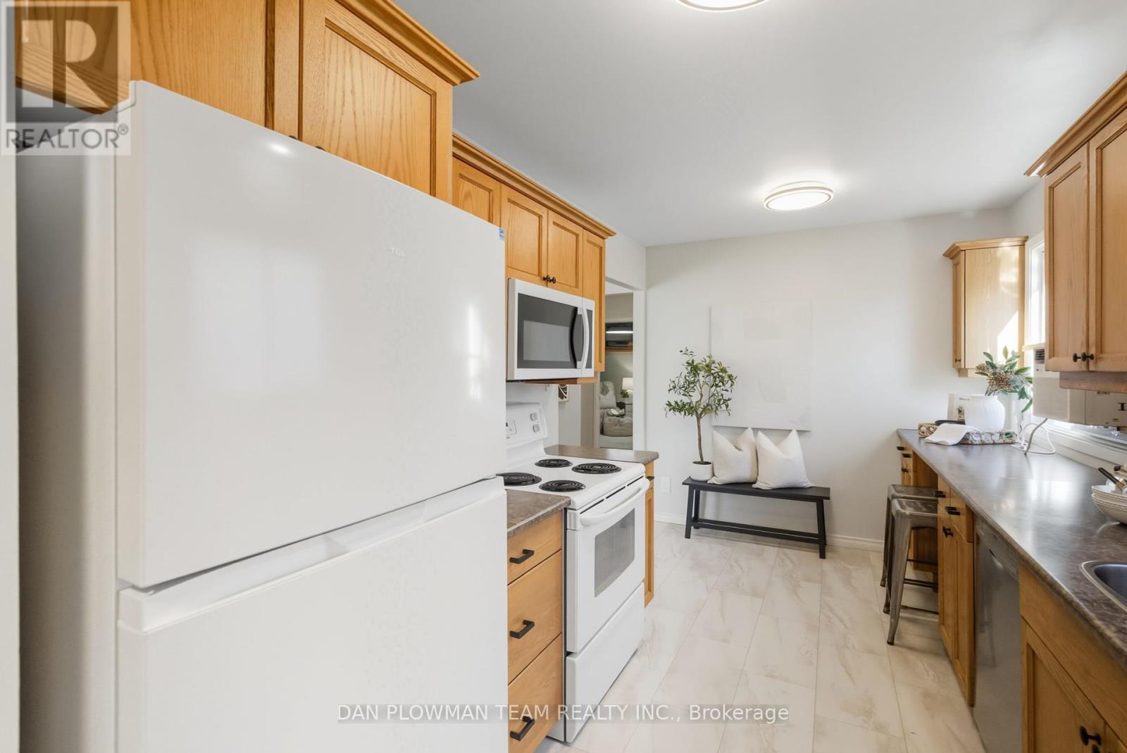 46 Alexander Avenue, Peterborough (Monaghan Ward 2), Ontario  K9J 6B4 - Photo 13 - X12461416