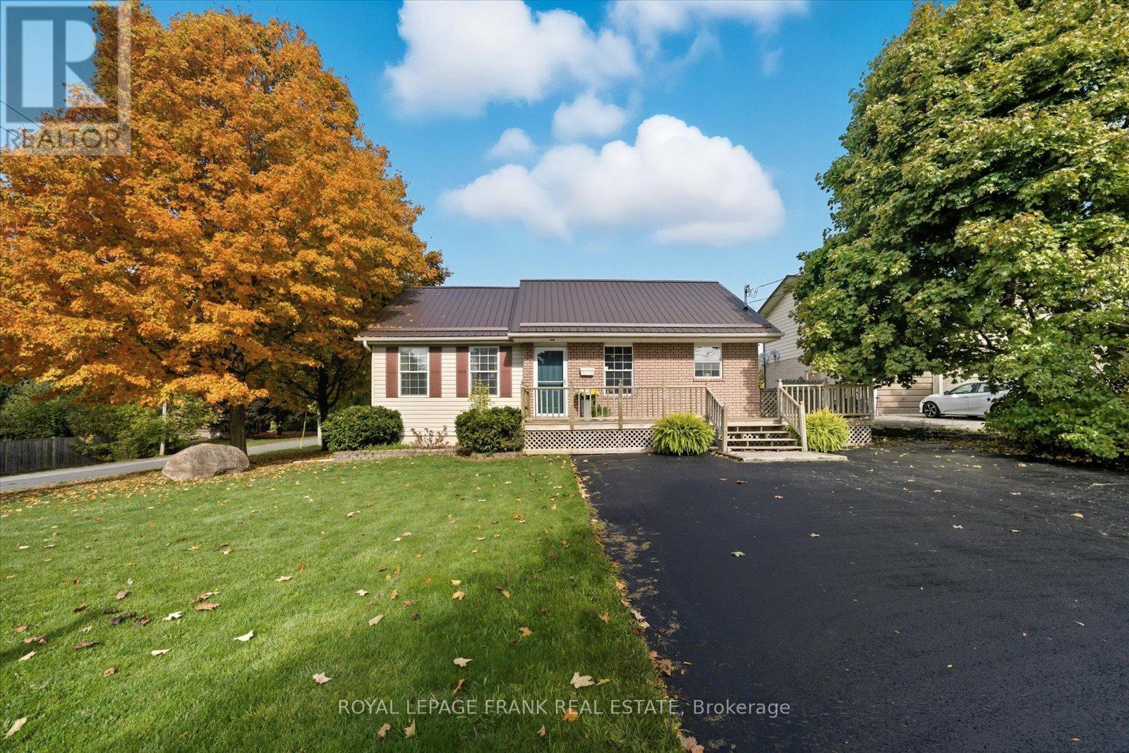 34 Riverview Road, Kawartha Lakes (Lindsay), Ontario  K9V 1B3 - Photo 1 - X12462703