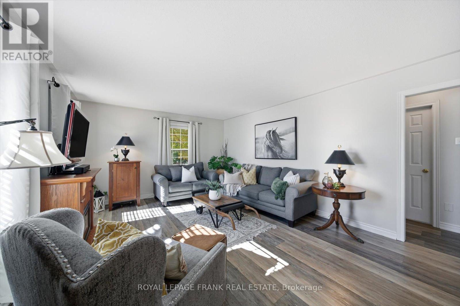 34 Riverview Road, Kawartha Lakes (Lindsay), Ontario  K9V 1B3 - Photo 8 - X12462703