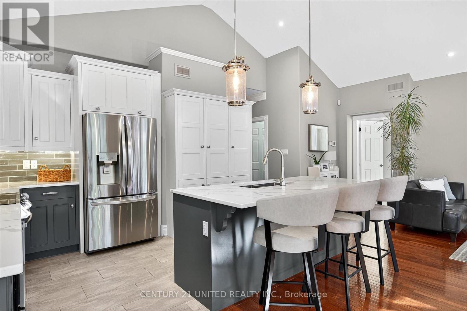 35 Brinton Drive, Peterborough (Otonabee Ward 1), Ontario  K9J 8S9 - Photo 11 - X12462736