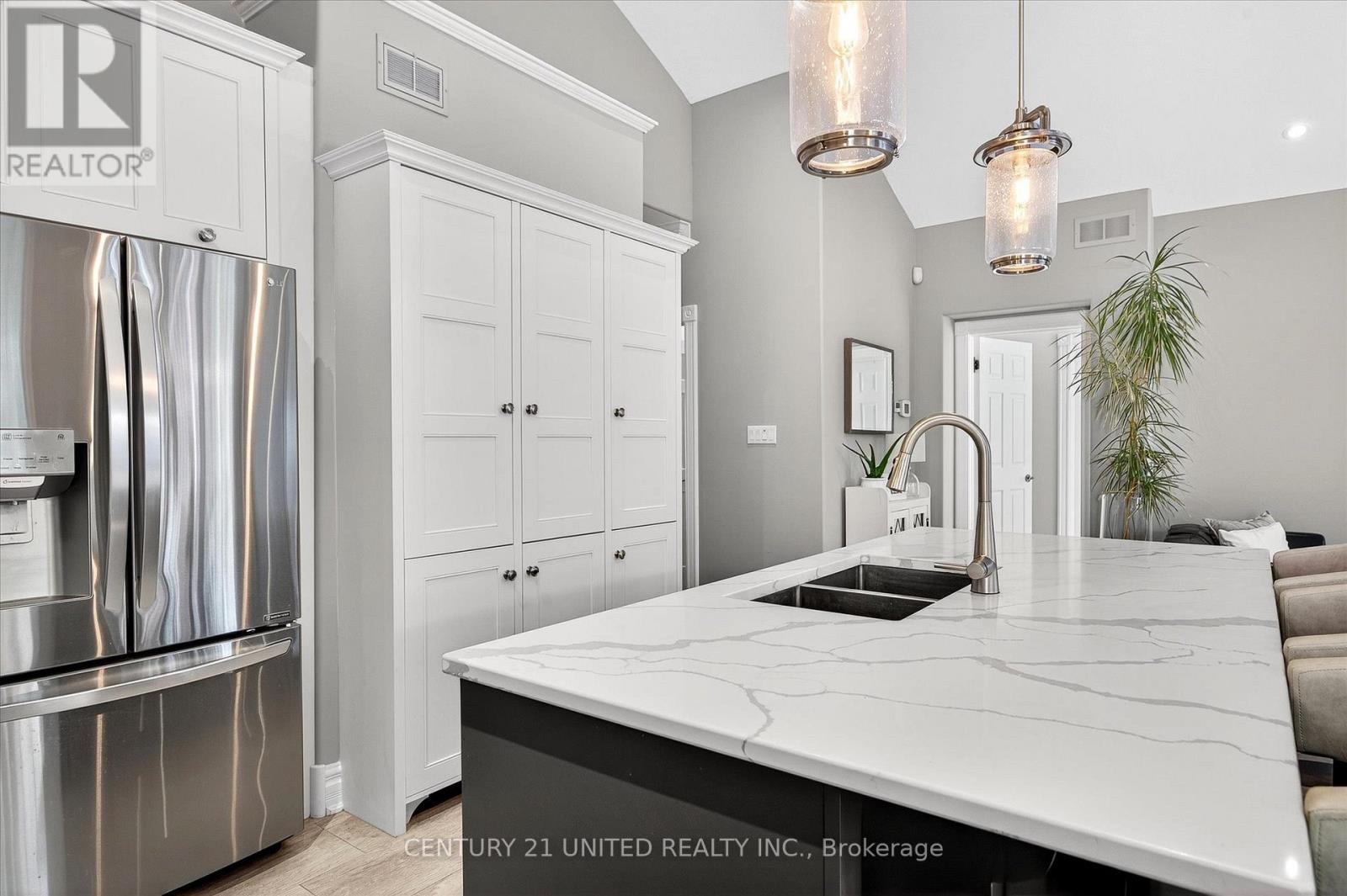 35 Brinton Drive, Peterborough (Otonabee Ward 1), Ontario  K9J 8S9 - Photo 12 - X12462736