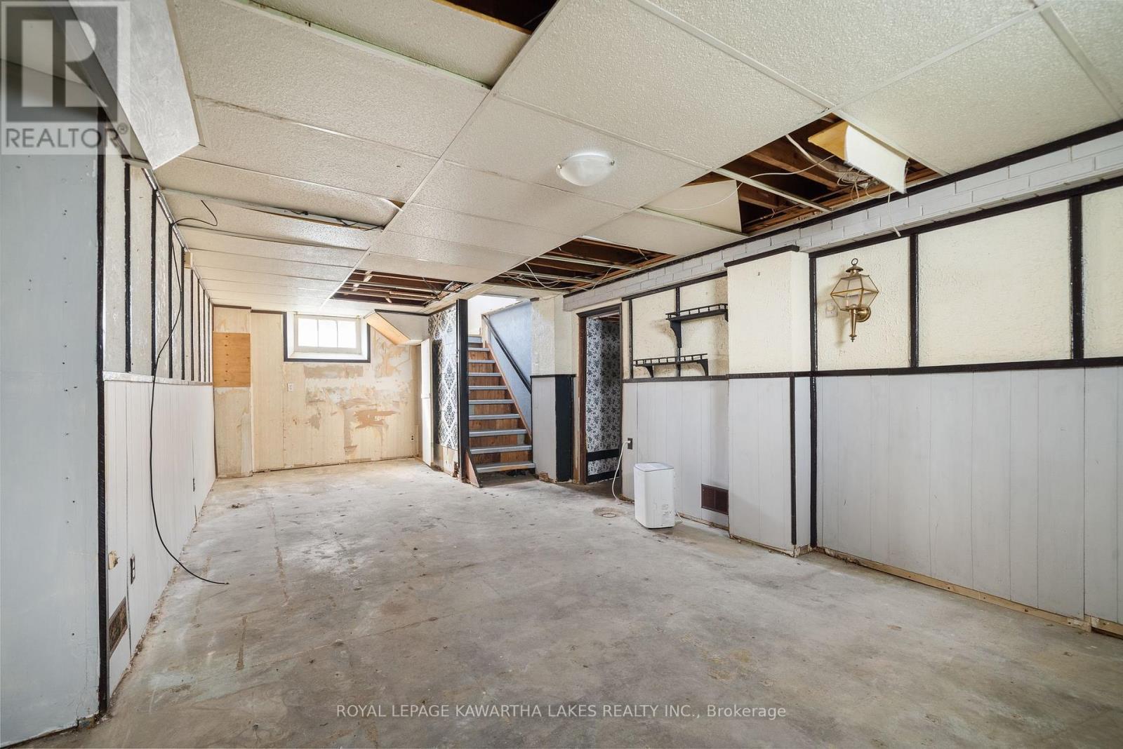 184 Ardmore Avenue, Kawartha Lakes (Lindsay), Ontario  K9V 2T5 - Photo 34 - X12463056