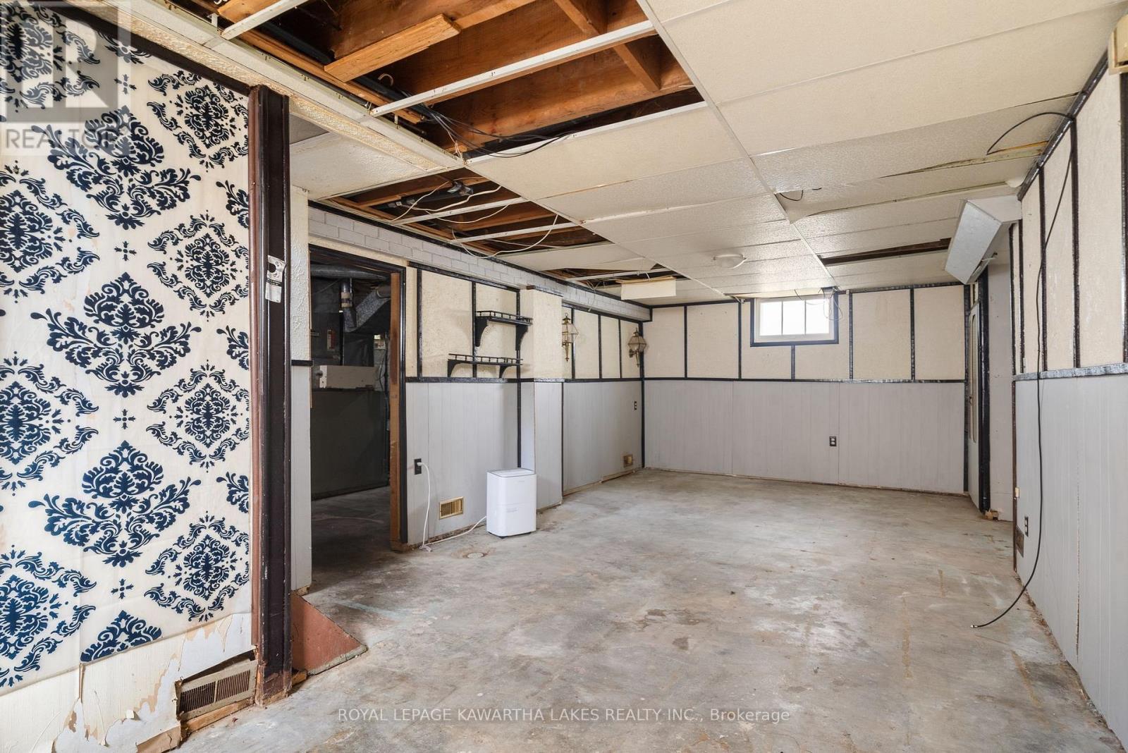 184 Ardmore Avenue, Kawartha Lakes (Lindsay), Ontario  K9V 2T5 - Photo 36 - X12463056