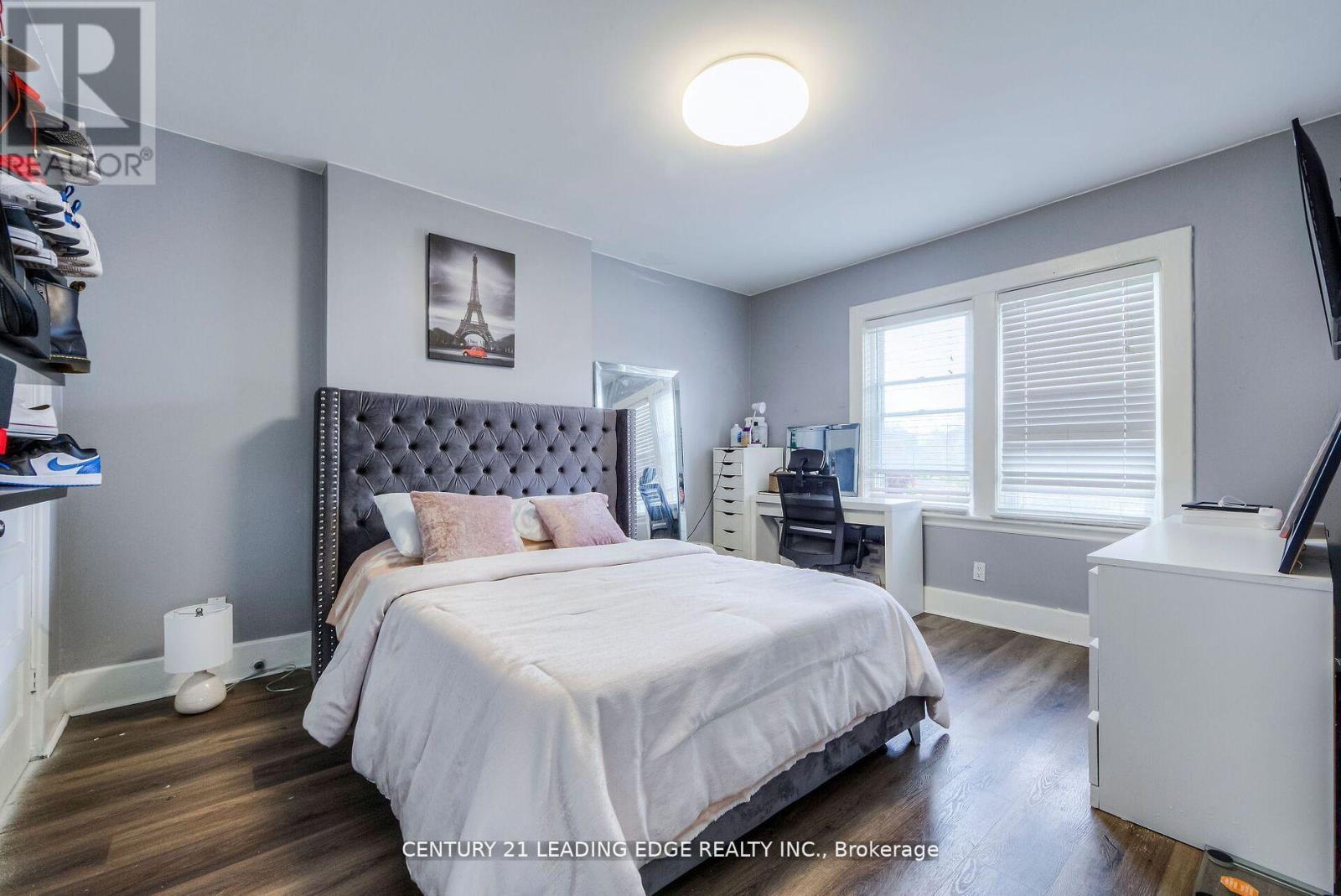 214 Aylmer Street, Peterborough (Town Ward 3), Ontario  K9J 3K4 - Photo 10 - X12463268
