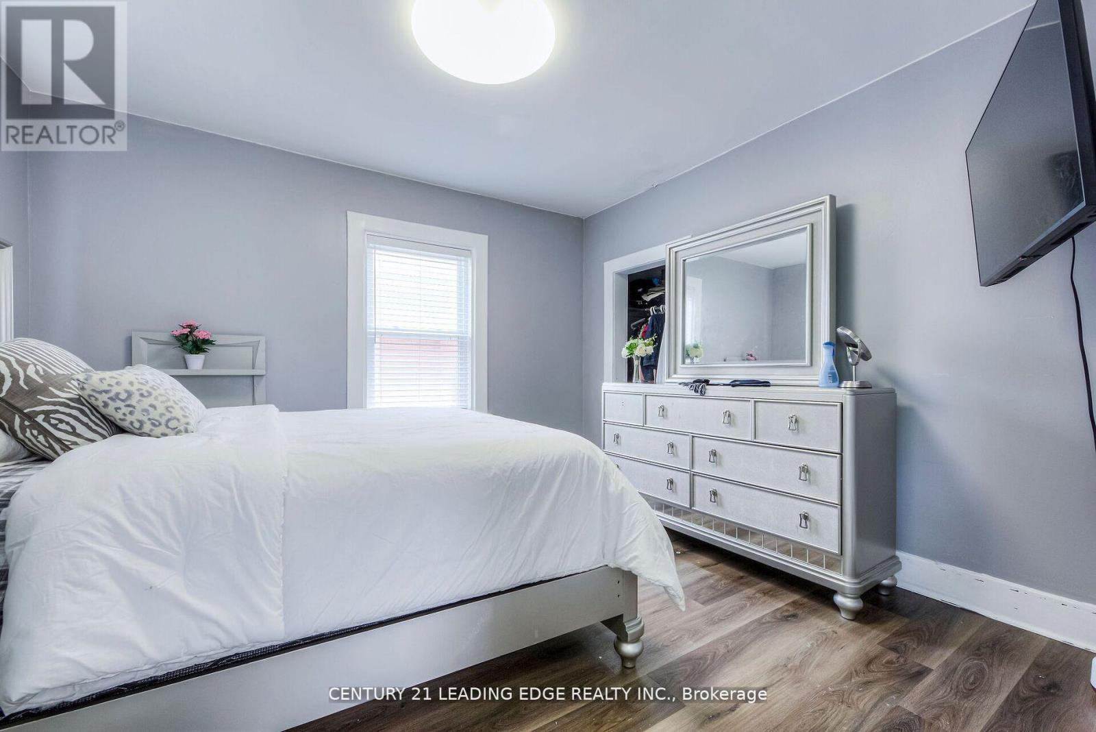 214 Aylmer Street, Peterborough (Town Ward 3), Ontario  K9J 3K4 - Photo 14 - X12463268