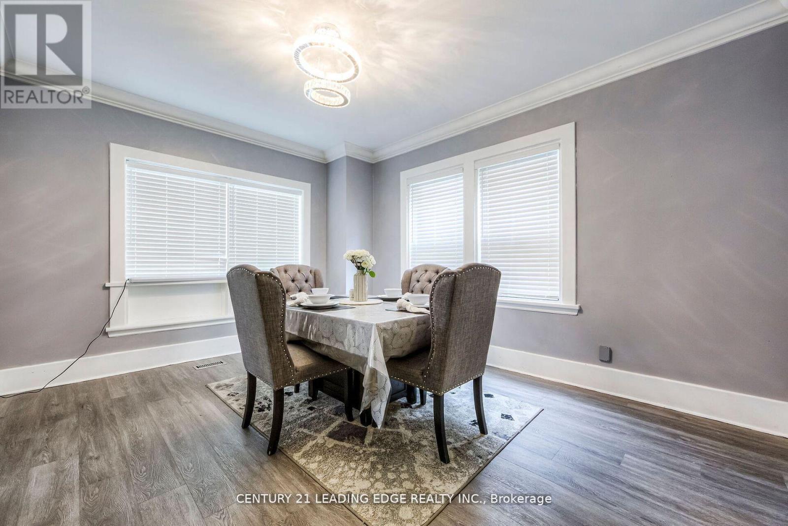 214 Aylmer Street, Peterborough (Town Ward 3), Ontario  K9J 3K4 - Photo 2 - X12463268