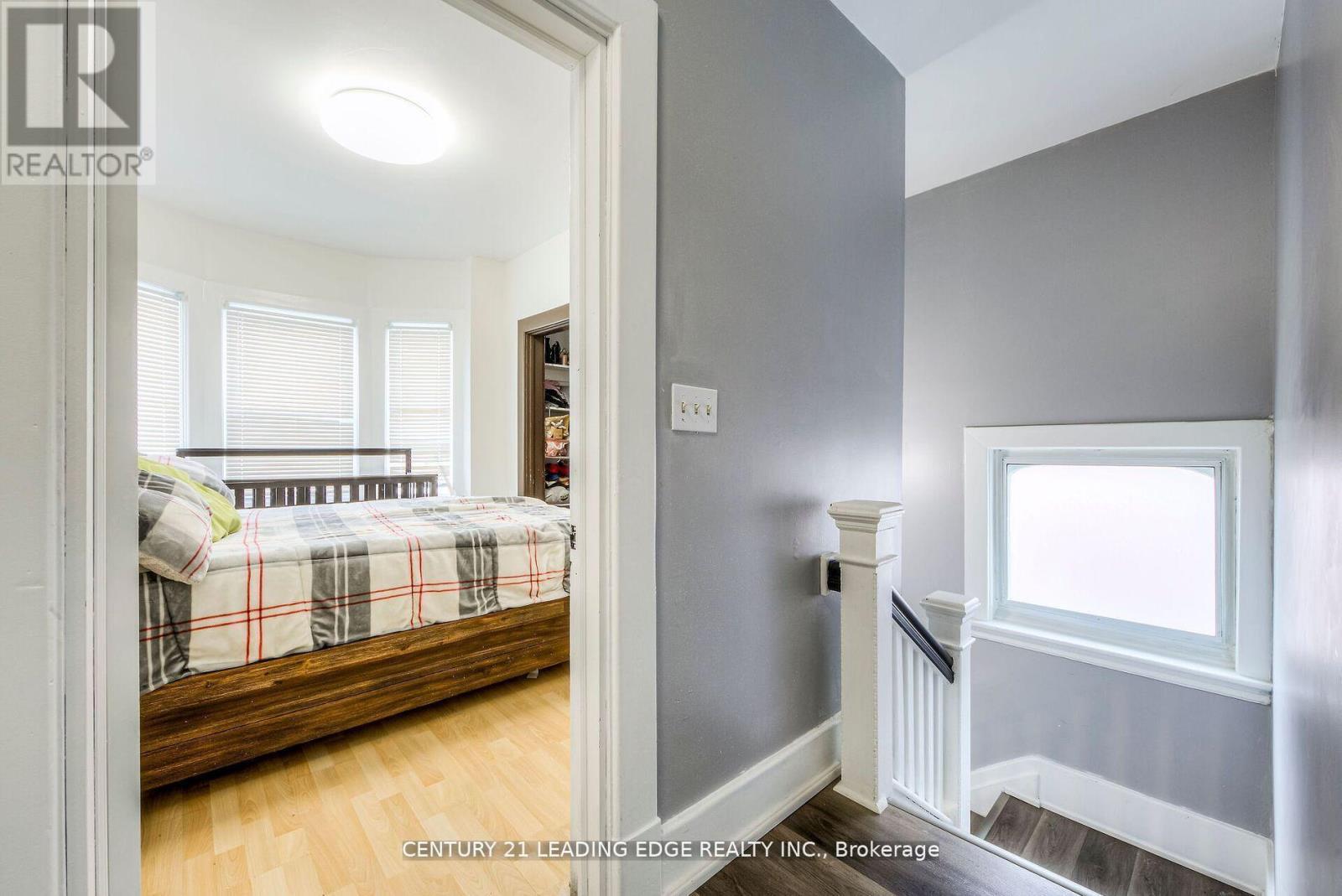 214 Aylmer Street, Peterborough (Town Ward 3), Ontario  K9J 3K4 - Photo 8 - X12463268
