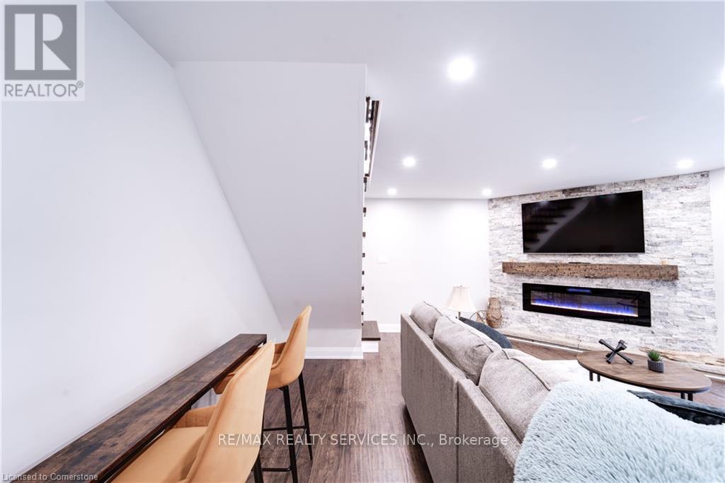 885 Glen Cedar Drive, Selwyn, Ontario  K9J 6X5 - Photo 5 - X12463585